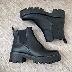 Black Chelsea Boots | Steve Madden